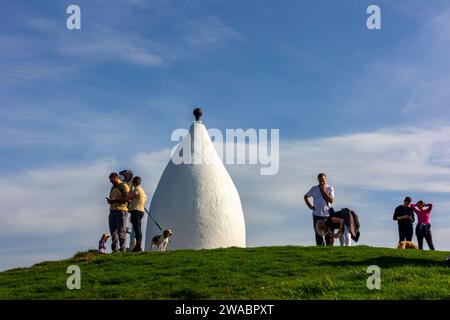 Walkers near White Nancy a structure overlooking Bollington Cheshire England UK built in 1817 by John Gaskell to commemorate the Battle of Waterloo. Stock Photo