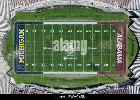 A general overall aerial view of Rose Bowl Stadium with Football field with Alabama Crimson Tide and Michigan Wolverines and College Football Playoff (CFP) logos, Tuesday, Jan. 1, 2024, in Pasadena, Calif. Stock Photo