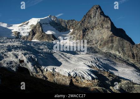 Landschaft rund um die Arpitettaz-Hütte, oberhalb von Zinal am Fuss des Weisshorns Stock Photo