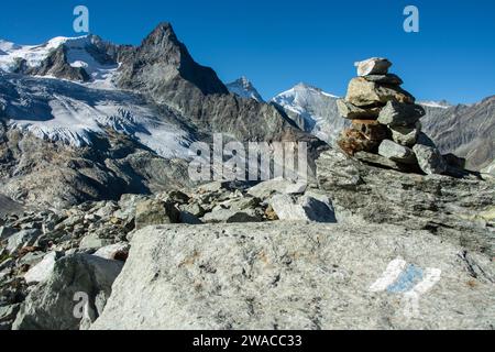 Landschaft rund um die Arpitettaz-Hütte, oberhalb von Zinal am Fuss des Weisshorns Stock Photo