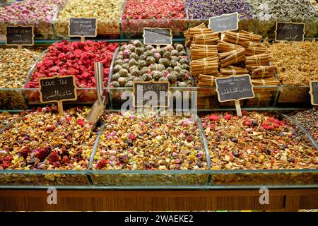 loose teas for sale at bazaar in Istanbul Turkey Stock Photo
