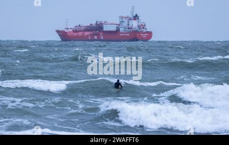 Binz, Germany. 04th Jan, 2024. Waves hit the Baltic Sea beach. The ...