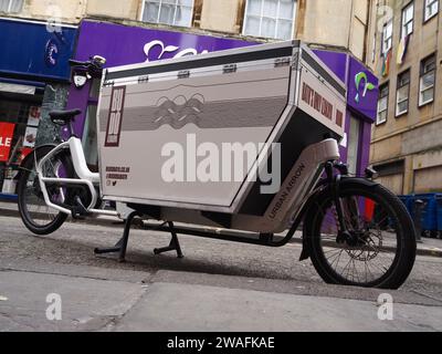 Urban Arrow electric cargo bike, advertising Budo Bath, a Japanese style izakaya & sake bar. Bath, Somerset, 2024. Stock Photo