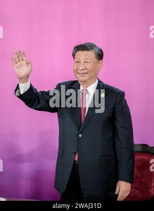 Beijing, China's Zhejiang Province. 23rd Sep, 2023. Chinese President Xi Jinping waves during the opening ceremony of the 19th Asian Games in Hangzhou, capital city of east China's Zhejiang Province, Sept. 23, 2023. Credit: Li Xueren/Xinhua/Alamy Live News Stock Photo