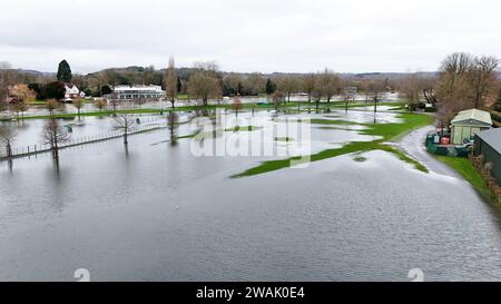 Henley-on-Thames, United Kingdom. 5th Jan, 2024. UK Weather - The heavy rainfall during the last days led to widespread flooding in the Thames Valley near Henley. Credit: Uwe Deffner/Alamy Live News Stock Photo