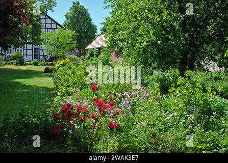 Fachwerkhaus mit Garten Stock Photo Alamy
