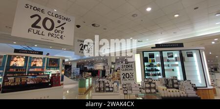 Maidstone UK 5th January 2024 Maidstone House of Fraser British department store closure with 20% off closing to refurb store which will be back in October 2024 Stock Photo