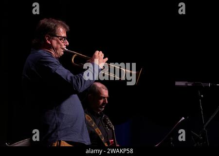 Steve Waterman plays trumpet with Ben Crosland Quintet live ...