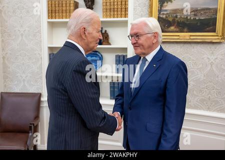 Washington, United States of America. 06 October, 2023. U.S President Joe Biden, left, welcomes German President Frank-Walter Steinmeier on German-American Day, at the Oval Office of the White House, October 6, 2023 in Washington, D.C.  Credit: Oliver Contreras/White House Photo/Alamy Live News Stock Photo