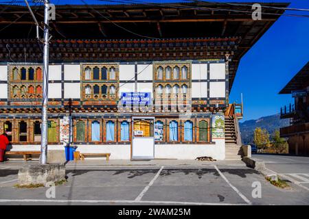 General store and local shops in Chamkhar Town, Bumthang, in the central-eastern region of Bhutan Stock Photo