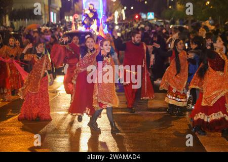 Aviles, Spain, January 05th, 2024: Several girls dancing during the Parade of HM Los Reyes Magos de Aviles, on January 05, 2024, in Aviles, Spain. Credit: Alberto Brevers / Alamy Live News. Stock Photo