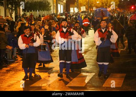 Aviles, Spain, January 05th, 2024: A bagpipe band played during the parade during the Cabalgata de HM Los Reyes Magos de Aviles, on January 05, 2024, in Aviles, Spain. Credit: Alberto Brevers / Alamy Live News. Stock Photo