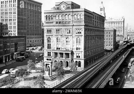 Foundation Building, Cooper Union with elevated train tracks on right, New York City, New York, USA, Angelo Rizzuto, Anthony Angel Collection, October 1952 Stock Photo