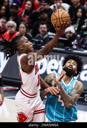 Chicago, USA. 5th Jan, 2024. Chicago Bulls guard Ayo Dosunmu (L) drives to the basket during the NBA regular season game between Chicago Bulls and Charlotte Hornets in Chicago, the United States, Jan. 5, 2024. Credit: Joel Lerner/Xinhua/Alamy Live News Stock Photo
