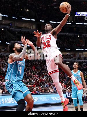 Chicago, USA. 5th Jan, 2024. Chicago Bulls forward Terry Taylor (R) drives to the basket during the NBA regular season game between Chicago Bulls and Charlotte Hornets in Chicago, the United States, Jan. 5, 2024. Credit: Joel Lerner/Xinhua/Alamy Live News Stock Photo