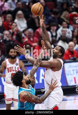 Chicago, USA. 5th Jan, 2024. Chicago Bulls center Andre Drummond (R) shoots during the NBA regular season game between Chicago Bulls and Charlotte Hornets in Chicago, the United States, Jan. 5, 2024. Credit: Joel Lerner/Xinhua/Alamy Live News Stock Photo