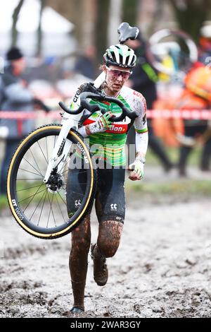 Dutch Manon Bakker Pictured In Action During The Women S Elite Race Of The World Cup Cyclocross