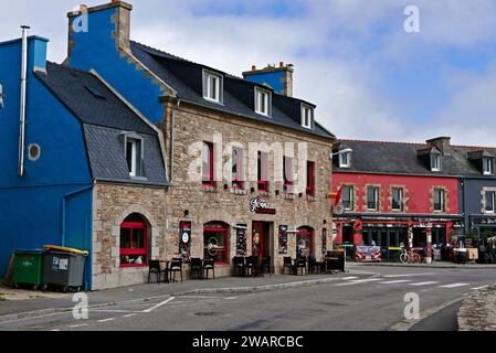 Gleen restaurant and O'DonNiel Irish Pub in Portsall, ploudalmezeau, Finistere, Bretagne, France, Europe Stock Photo