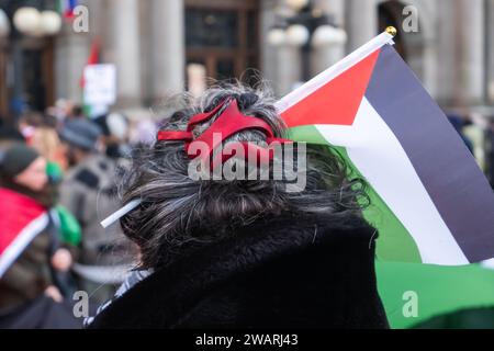 Glasgow, Scotland, UK. 6th January, 2024. People supporting Palestine attend a rally at The City Chambers in George Square to protest against the ongoing Israeli - Palestinian conflict. Credit: Skully/Alamy Live News Stock Photo