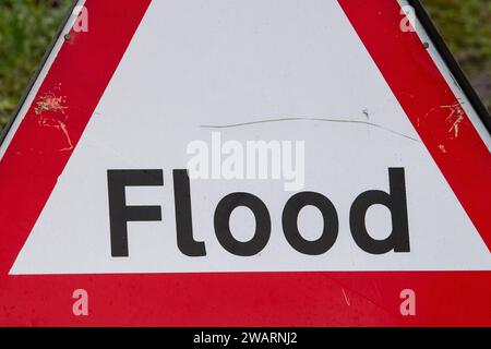 Old Windsor, UK. 6th January, 2024. A flood sign next to the road through Old Windsor, Berkshire. Water levels are continuing to rise in the River Thames in Old Windsor, Berkshire. The River Thames has burst its banks and a Flood Warning is in place for properties closest to the River Thames. Credit: Maureen McLean/Alamy Live News Stock Photo