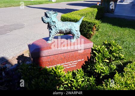 Los Angeles, California: TOTO Canine Movie Star Memorial, protagonist of the 1939 film 'The Wizard of Oz' at Hollywood Forever Cemetery Stock Photo