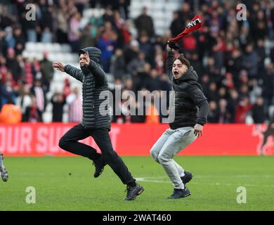 Sunderland, UK. 6th Jan, 2024. Fans run on the pith after the The FA Cup match at the Stadium Of Light, Sunderland. Picture credit should read: Nigel Roddis/Sportimage Credit: Sportimage Ltd/Alamy Live News Stock Photo