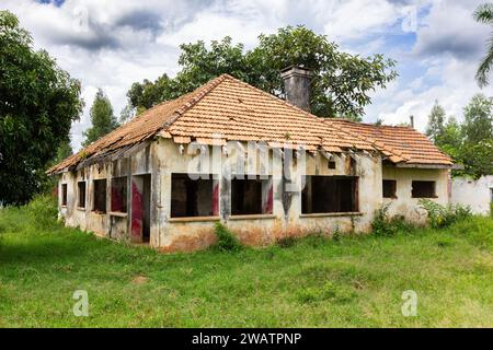 An abandoned British villa on a hill near Ssezibwa falls, District of Mukono, Uganda. Stock Photo