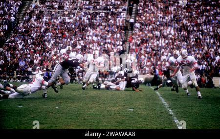 DALLAS, TX - SEPTEMBER 21: General view as #28 of the Texas A&M Aggies runs with the ball during an NCAA game against the Maryland Terrapins on September 21, 1957 at the Cotton Bowl in Dallas, Texas.  The Aggies defetead the Terrapins 21-13.  (Photo by Hy Peskin) Stock Photo