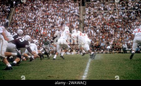 DALLAS, TX - SEPTEMBER 21: General view as #42 of the Maryland Terrapins gets the handoff during an NCAA game against the Texas A&M Aggies on September 21, 1957 at the Cotton Bowl in Dallas, Texas.  The Aggies defetead the Terrapins 21-13.  (Photo by Hy Peskin) Stock Photo