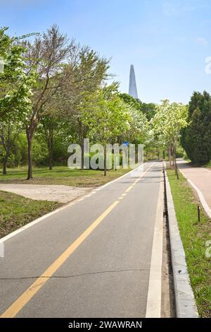 Bicycle path along Han River, Seoul, South Korea Stock Photo