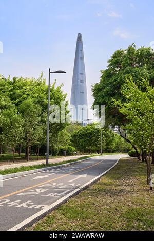 Bicycle path along Han River, Seoul, South Korea Stock Photo