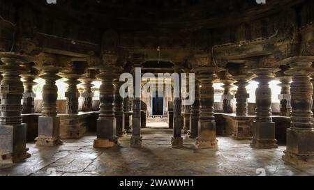 Beautiful Carving Pillars of Mandapa of Ancient Shri Tarakeshwara Swamy Temple, 12th Century Chalukya Style Architecture, Hangal, Karnataka, India. Stock Photo