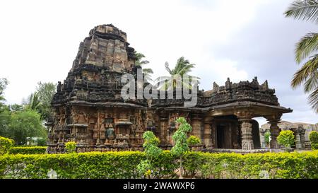 Beautifully Carved Shikhara of Shree Kalleshwara Temple, it Dedicated to Lord Shiva, Built by Chalukya Dynasty, Hre Hadagali, Vijayanagara, Karnataka,. Stock Photo