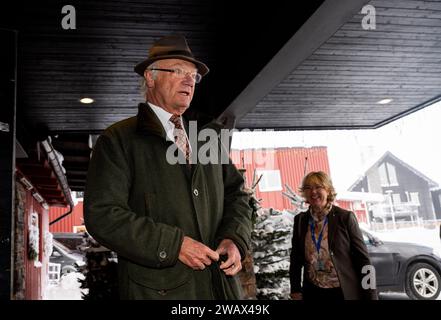 King Carl Gustaf arrives to the Society and Defense National Conference (Folk och Forsvar) which begins in Salen, Sweden on Sunday 7 January 2024.Phot Stock Photo