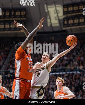 West Lafayette, Indiana, USA. 5th Jan, 2024. Purdue Boilermakers Guard FLETCHER LOYER (2) attempts a shot with Illinois Forward DAIN DAINJA (42) defending during the NCAA menÃs basketball game between Illinois and the Purdue Boilermakers, Friday, Jan. 5, 2024, at Mackey Arena in West Lafayette, Ind. (Credit Image: © David Wegiel/ZUMA Press Wire) EDITORIAL USAGE ONLY! Not for Commercial USAGE! Stock Photo