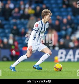 West Bromwich, UK. 07th Jan, 2024. West Bromwich Albion's Harry Whitwell on the ball during the Emirates FA Cup match between West Bromwich Albion and Aldershot Town at The Hawthorns, West Bromwich, England on 7 January 2024. Photo by Stuart Leggett. Editorial use only, license required for commercial use. No use in betting, games or a single club/league/player publications. Credit: UK Sports Pics Ltd/Alamy Live News Stock Photo