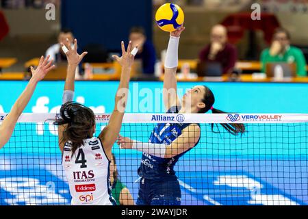 Milan, Italy. 07th Jan, 2024. Attack of Helena Cazaute (Allianz VV Milano) during Allianz VV Milano vs Itas Trentino, Volleyball Italian Serie A1 Women match in Milan, Italy, January 07 2024 Credit: Independent Photo Agency/Alamy Live News Stock Photo