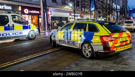 Two vehicles of the Police Service of Northern Ireland responding to an incident in Belfast. Stock Photo