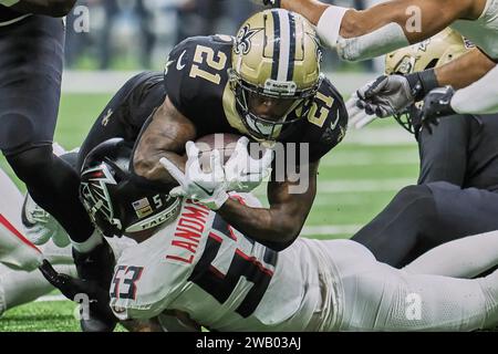 New Orleans, Louisiana, USA. 7th Jan, 2024. (top to bottom) New Orleans Saints running back JAMAAL WILLIAMS tries to fly over Atlanta Falcons linebacker NATE LANDMAN in an NFL regular season game in New Orleans, Louisiana USA on January 7, 2024. The Saints beat the Falcons 48-17. (Credit Image: © Dan Anderson/ZUMA Press Wire) EDITORIAL USAGE ONLY! Not for Commercial USAGE! Credit: ZUMA Press, Inc./Alamy Live News Stock Photo