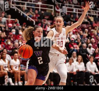 Maples Pavilion Stanford, CA. 07th Jan, 2024. CA, U.S.A. Washington forward Lauren Schwartz (2)goes to the hoop during the NCAA Women's Basketball game between Washington Huskies and the Stanford Cardinal. Stanford beat Washington 71-59 at Maples Pavilion Stanford, CA. Thurman James /CSM/Alamy Live News Stock Photo