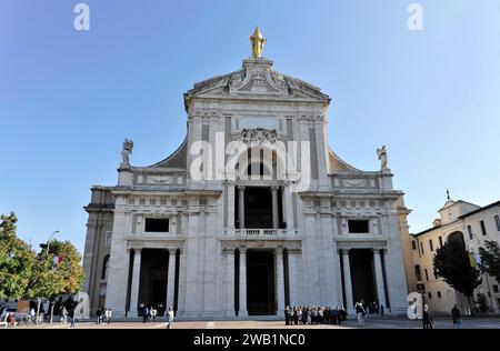 Church figure on the roof, Church of Santa Maria degli Angeli, near Assisi, Umbria, Italy Stock Photo
