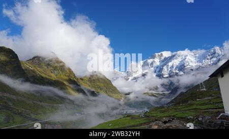 The majestic Himalayas from Kedarnath Temple in  Uttarakhand, India Stock Photo