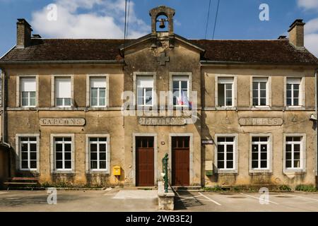 City hall (old school), Nans-sous-Sainte-Anne, région Bourgogne-Franche-Comté, département du Doubs, France Stock Photo