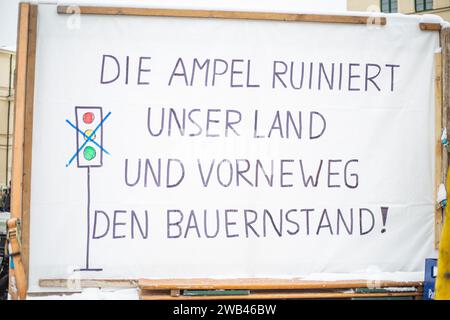 Munich, Germany. 08th Jan, 2024. On 8 January 2024, thousands of farmers, gathered on Odeonsplatz in Munich, Germany to protest against the austerity plans and the removal of subsidies of the so called traffic light government in the agricultuer sector. Many of them arrived by tractor, which were parked along Ludwigsstrasse and Leopoldstrasse from Odeonsplatz. Protests are planned throughout Germany for the whole week. (Photo by Alexander Pohl/Sipa USA) Credit: Sipa USA/Alamy Live News Stock Photo