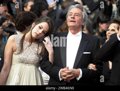 Cannes, France. 14th May, 2010. © PHOTOPQR/NICE MATIN/Serge HAOUZI PATRICE LAPOIRIE - CANNES LE 14/05/2010 - FESTIVAL DE CANNES 2010. MONTEE DES MARCHES DU FILM 'WALL STREET/MONEY NEVER SLEEPS' Alain Delon and Anouchka Delon during the premiere of 'Wall Street: Money Never Sleeps' at the Cannes Film Festival in Cannes, France on May 14, 2010. - Alain Delon and his daughter Anouchka Credit: MAXPPP/Alamy Live News Stock Photo