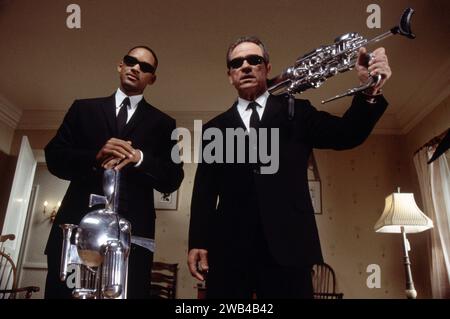 Men in Black II Year : 2002  USA Director : Barry Sonnenfeld Will Smith, Tommy Lee Jones Stock Photo