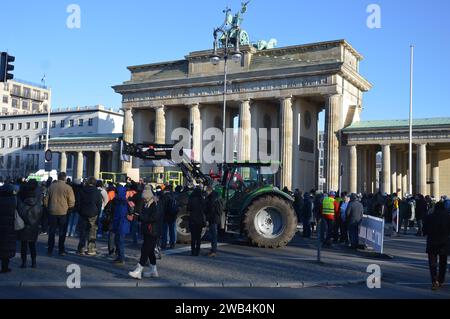 Berlin Germany January 8 2024 German Farmers Protest With   Berlin Germany January 8 2024 German Farmers Protest With Tractors At Berlins Brandenburg Gate Against Austerity Measures Photo By Markku Rainer Peltonen 2wb4k0n 