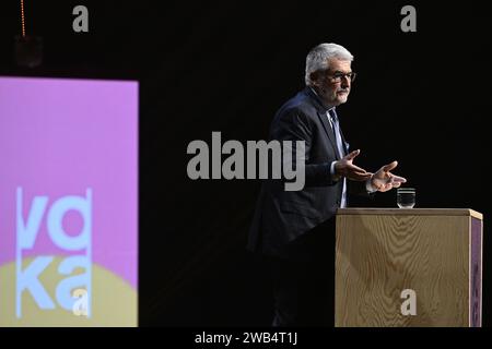 Brussels, Belgium. 08th Jan, 2024. Voka chairman Rudy Provoost delivers a speech at the new year's reception of VOKA (Vlaams Netwerk van ondernemingen, Flemish netwerk of companies) with the launch of the VOKA federal and Flemish election memorandum, Monday 08 January 2024 in Brussels. BELGA PHOTO DIRK WAEM Credit: Belga News Agency/Alamy Live News Stock Photo