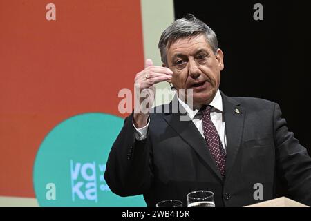 Brussels, Belgium. 08th Jan, 2024. Flemish Minister President Jan Jambon gestures during the new year's reception of VOKA (Vlaams Netwerk van ondernemingen, Flemish netwerk of companies) with the launch of the VOKA federal and Flemish election memorandum, Monday 08 January 2024 in Brussels. BELGA PHOTO DIRK WAEM Credit: Belga News Agency/Alamy Live News Stock Photo