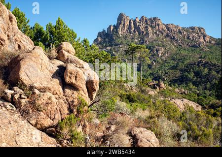 Rock and mountains between I Paliri and Conca on the GR20, Corsica, France Stock Photo